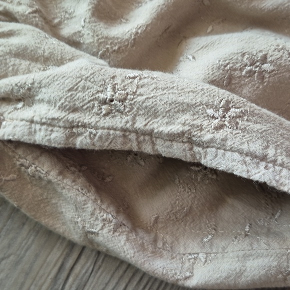 Beige Cotton USA Set with Embroidery Details. - Picture 5 of 13